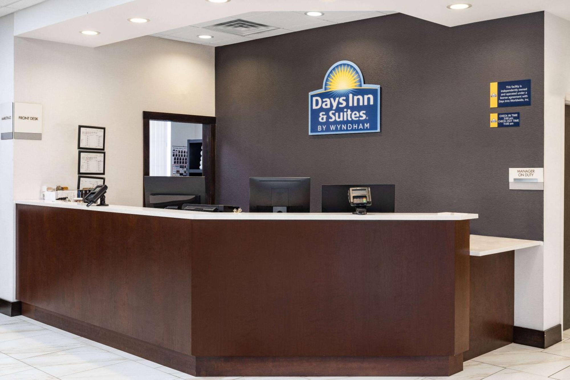 Days Inn And Suites By Wyndham Oxford Exterior foto