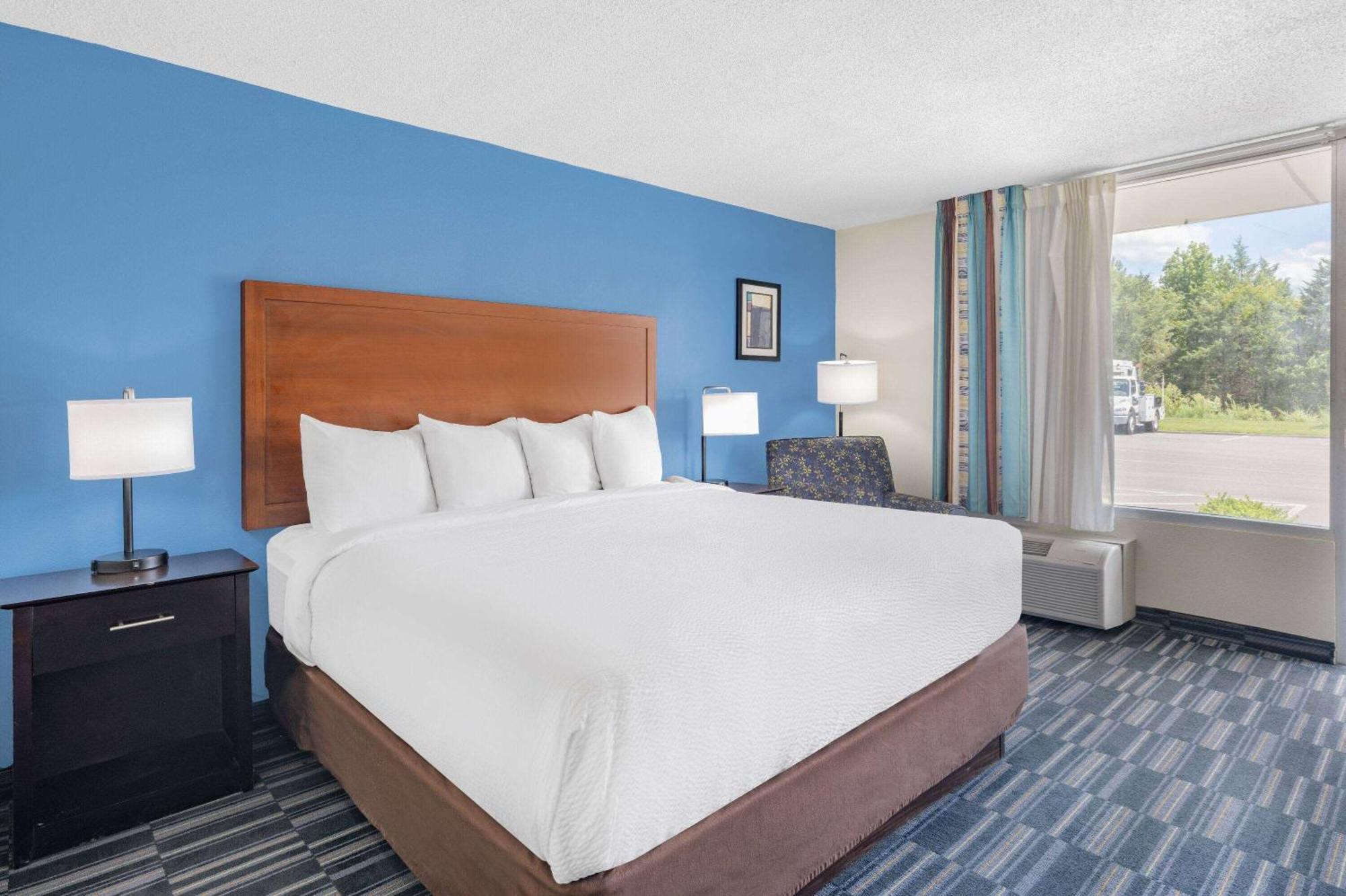 Days Inn And Suites By Wyndham Oxford Exterior foto